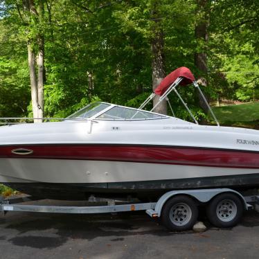 1998 Four Winns 225 horizon sundowner