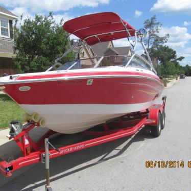 2005 Four Winns 200 horizon w/wakeboard ski tower