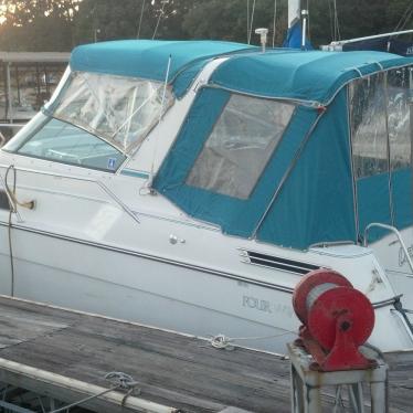 1992 Four Winns 285 express cruiser