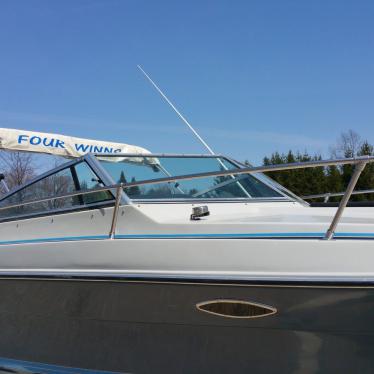 1987 Four Winns 215 sundowner