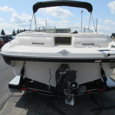 2005 Glastron 235 br