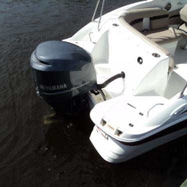 2013 Hurricane 2400 sundeck