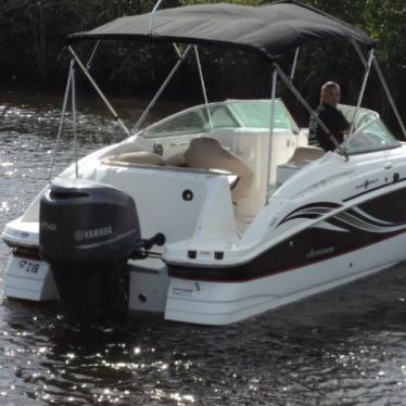 2013 Hurricane 2400 sundeck