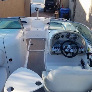 2013 Hurricane 217 sun deck