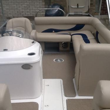 2013 Hurricane fundeck 226 o/b