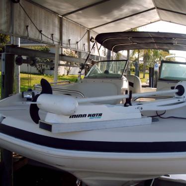 2001 Hurricane 23.7 sun deck