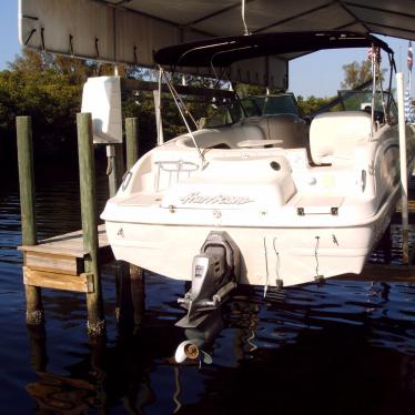 2001 Hurricane 23.7 sun deck