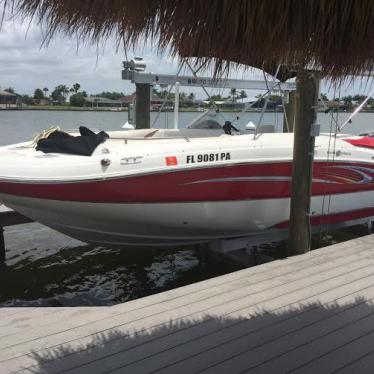 2010 Hurricane 220 sundeck