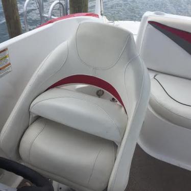 2010 Hurricane 220 sundeck