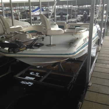 2002 Hurricane deck boat