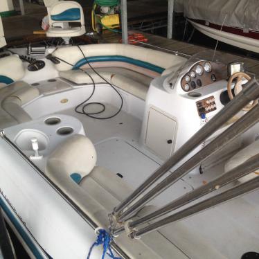 2002 Hurricane deck boat