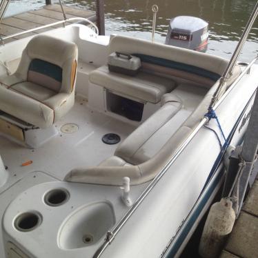 2002 Hurricane deck boat