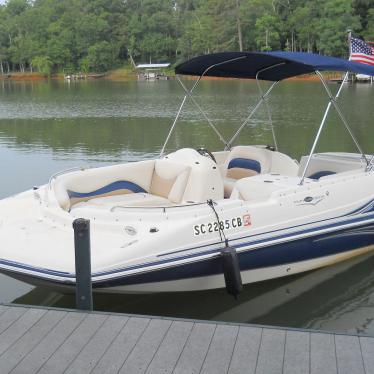 2007 Hurricane deck boat 202 io