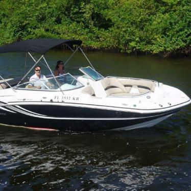 2014 Hurricane sundeck 2400