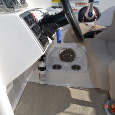 2014 Hurricane sundeck 2400