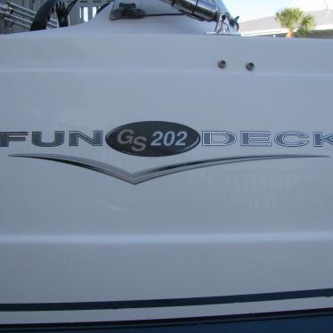 2007 Hurricane fun deck 202