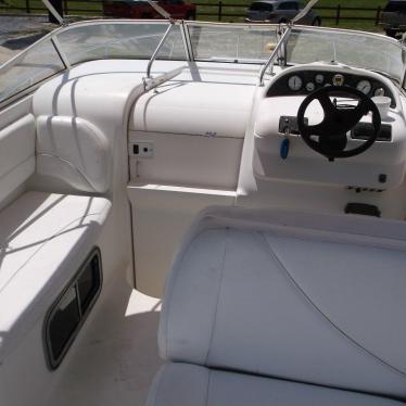 2001 Larson 254 cabrio mid cabin