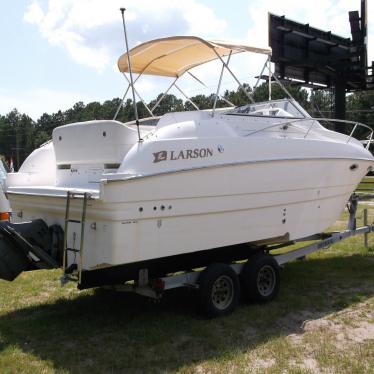 2001 Larson 254 cabrio mid cabin