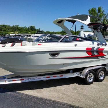 2014 Larson 258 lxi boat