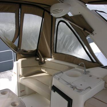 2004 Larson 330 mid cabin cruiser