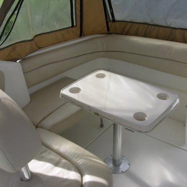 2004 Larson 330 mid cabin cruiser