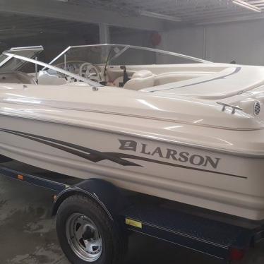 2001 Larson 18 bow rider