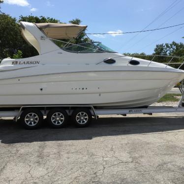 2004 Larson 290 cabrio mid cabin