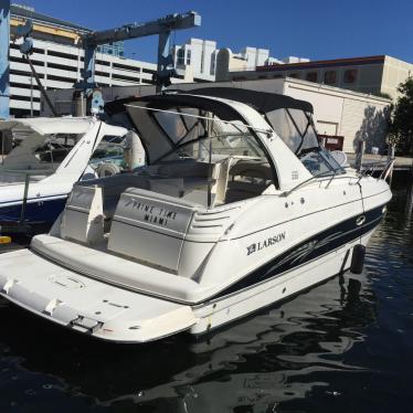 2008 Larson 330 cabrio cabin cruiser