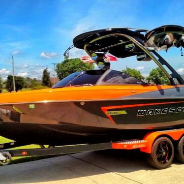 2014 Malibu practically brand new wake ski only 14h msrp $131k