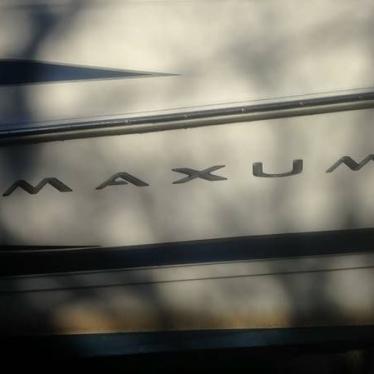 2003 Maxum 2400 sc