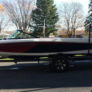 2014 Nautique ski 200