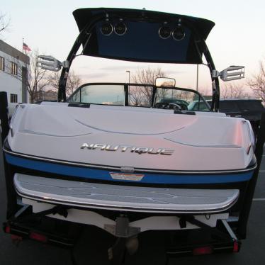 2010 Nautique 210