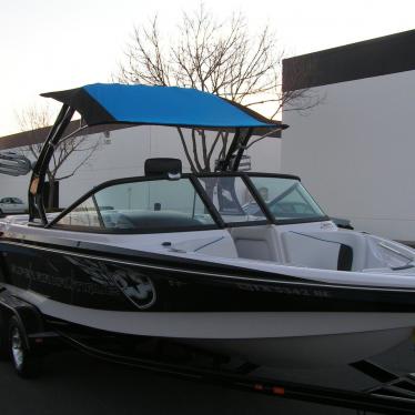 2010 Nautique 210