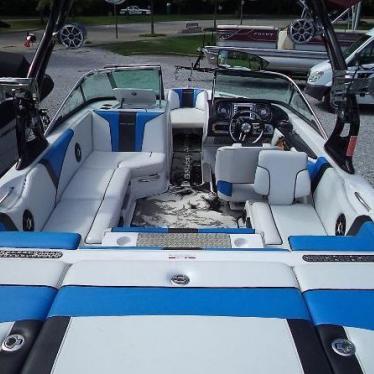 2010 Nautique 210