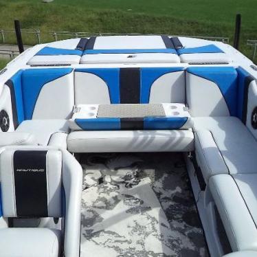 2010 Nautique 210