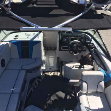 2011 Nautique 210