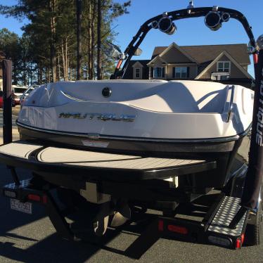 2011 Nautique 210