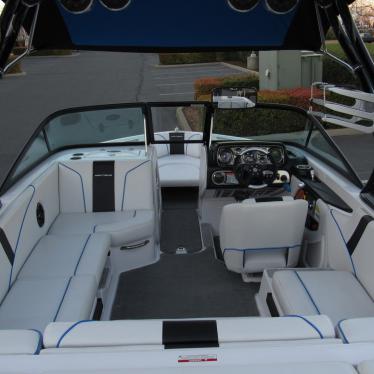 2010 Nautique 210