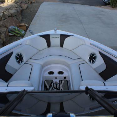 2009 Nautique 230