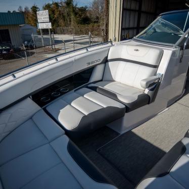 2015 Regal 3200 bow rider