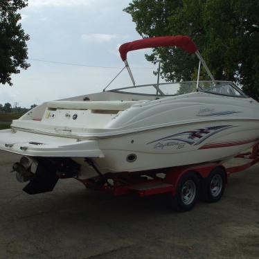 2005 Rinker 232