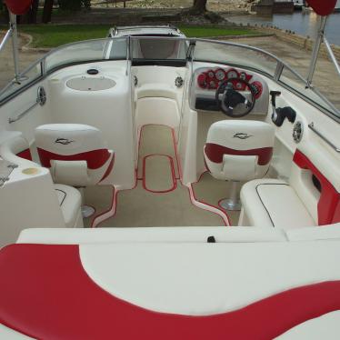 2005 Rinker 232