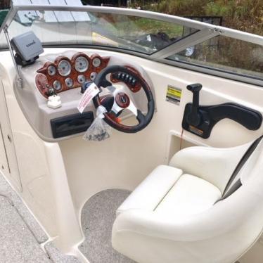 2005 Rinker 232 captiva liberty edition