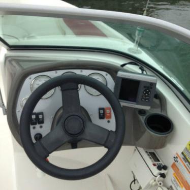 2012 Rinker 190 bow rider