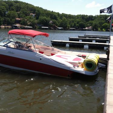 2005 Rinker 262