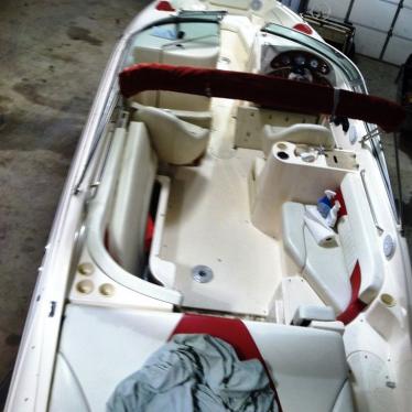 2005 Rinker 262