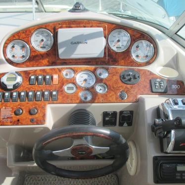 2005 Rinker 300 fiesta vee