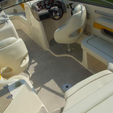 2005 Rinker 232