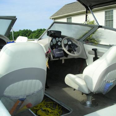 2004 Stingray volvo 225hp 200lx