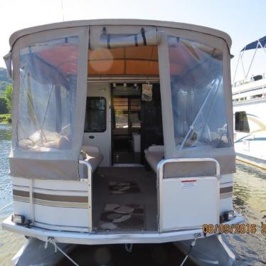 2003 Sun Tracker 32' party hut